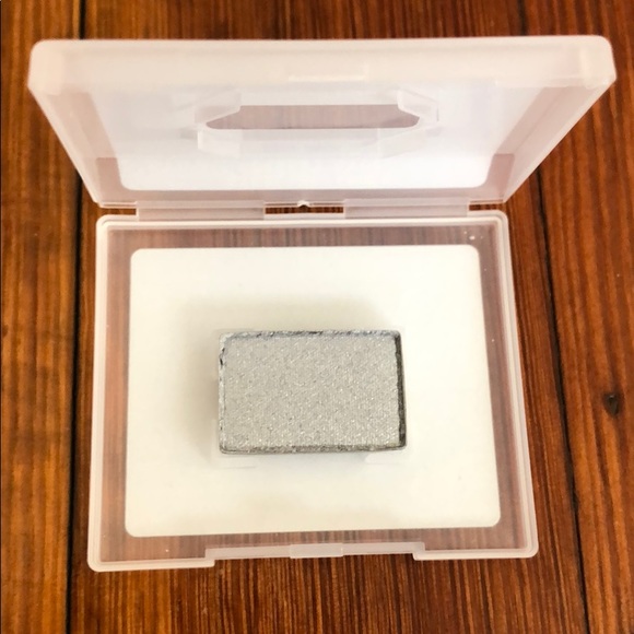 (4) Mary Kay Eyeshadows - Picture 3 of 5